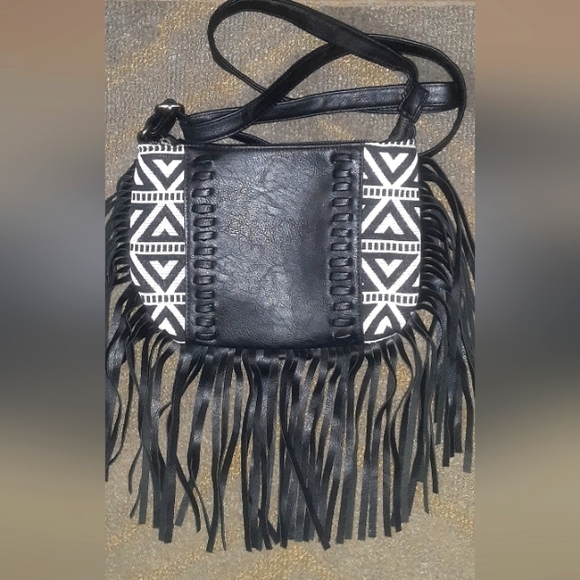 Small 10x7 tribal print frenze purse with silver hardware brand new never used - Picture 1 of 5
